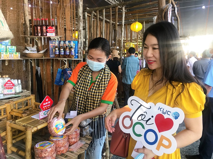 Sản phẩm OCOP của các địa phương được giới thiệu tại Hội chợ OCOP Hương sắc miền Tây.